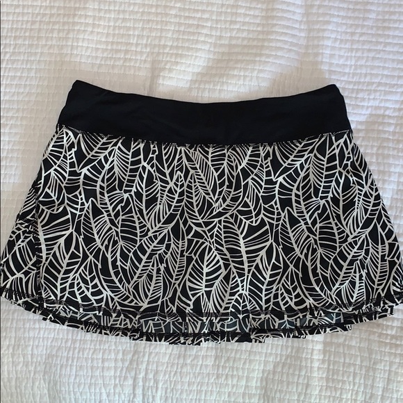 lululemon athletica Dresses & Skirts - LULULEMON black & white leaf pattern tennis skirt